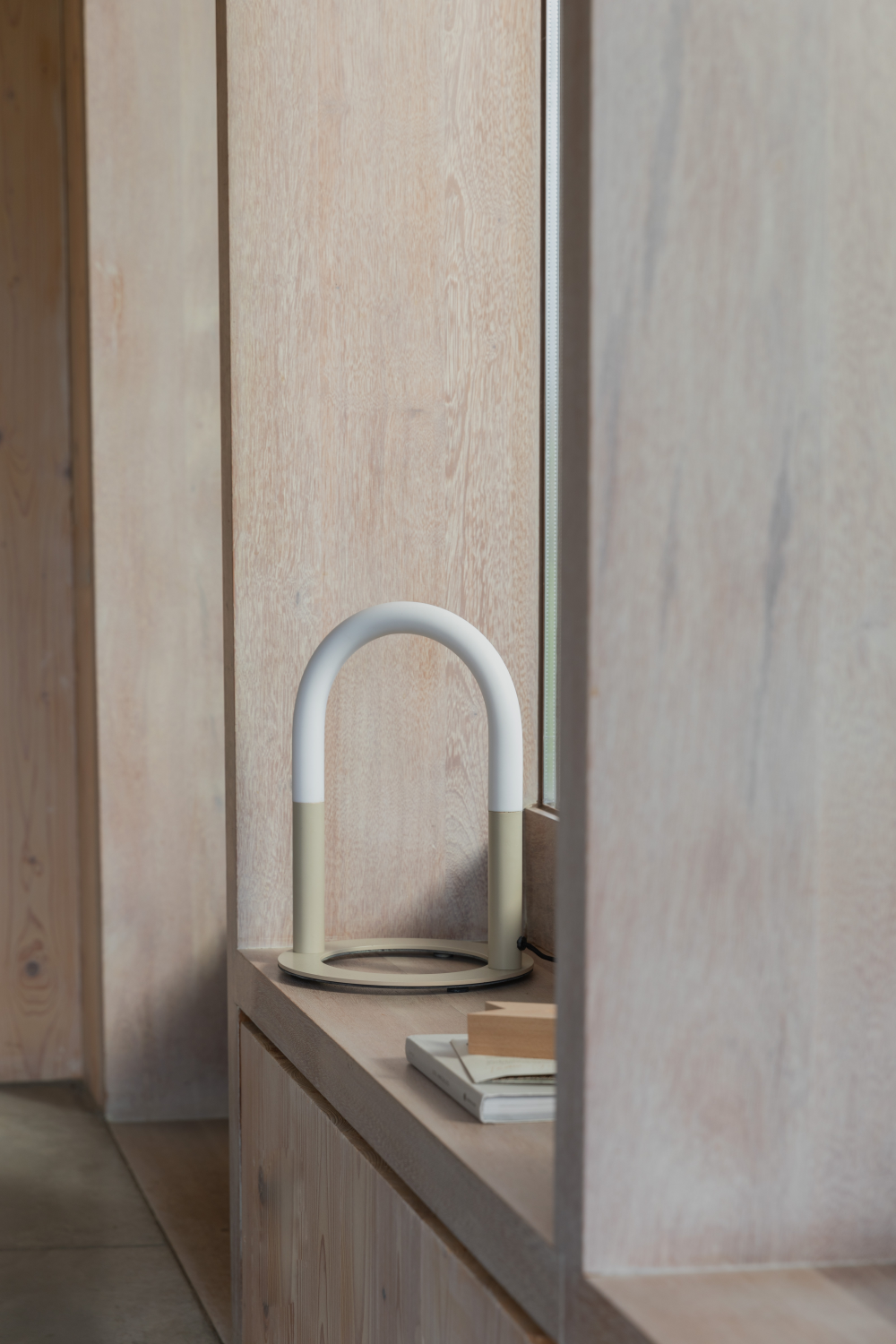 Sculptural Beige Table Lamp | Zuiver Arch | OROA.com