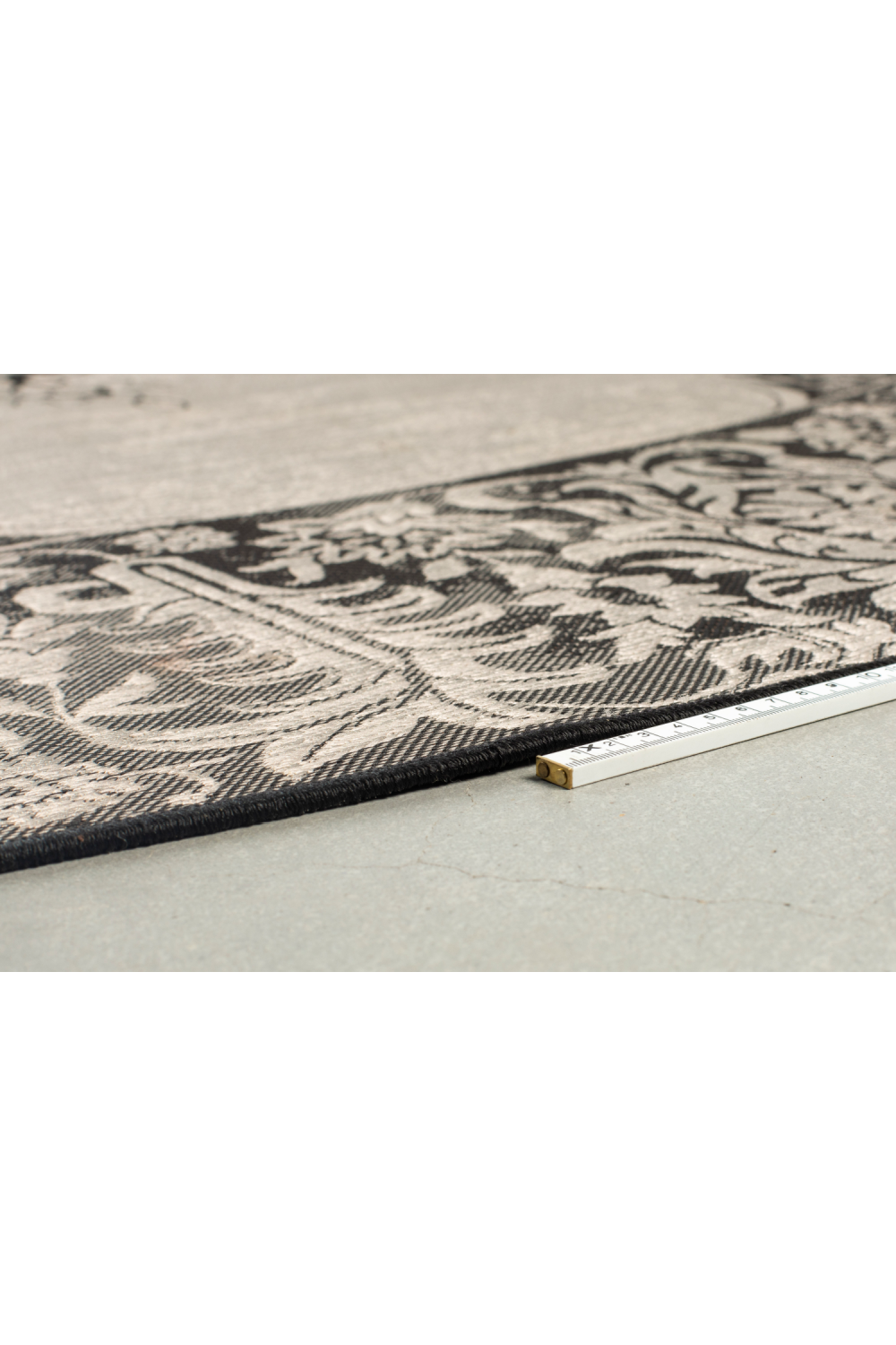 Round Vintage Outdoor Rug | Zuiver Coventry | OROA.com