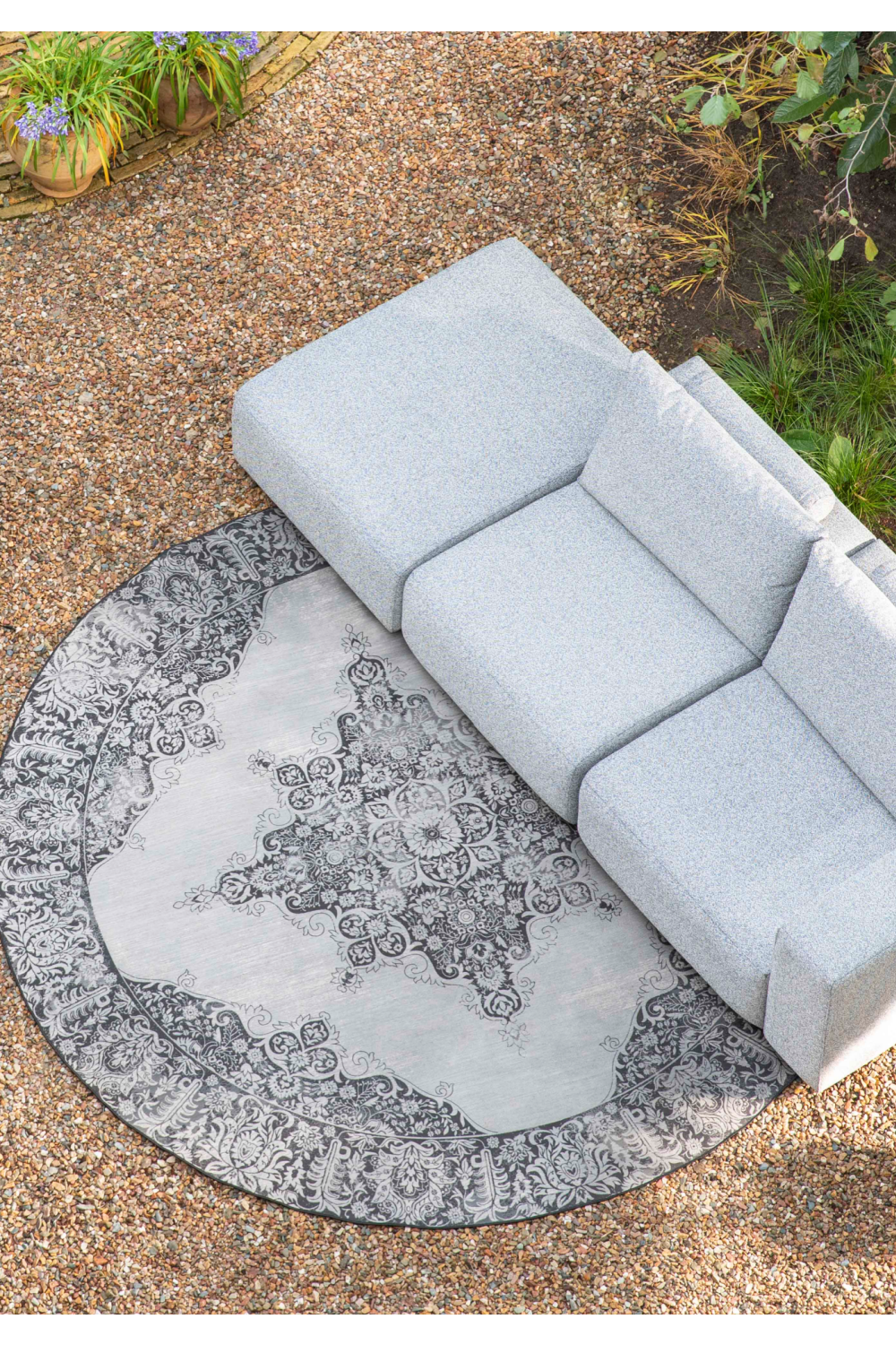 Round Vintage Outdoor Rug | Zuiver Coventry | OROA.com