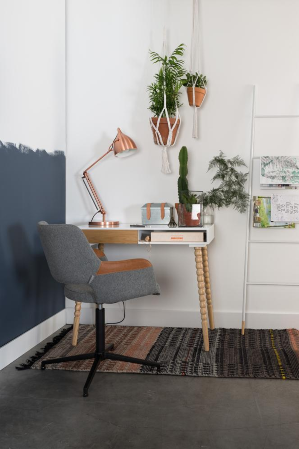 White Wooden Magazine Rack | Zuiver Ladder | OROA.com