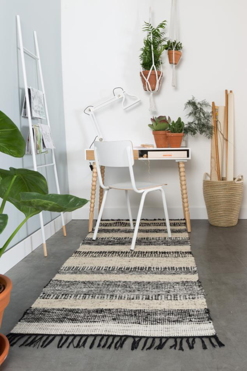 White Wooden Magazine Rack | Zuiver Ladder | OROA.com