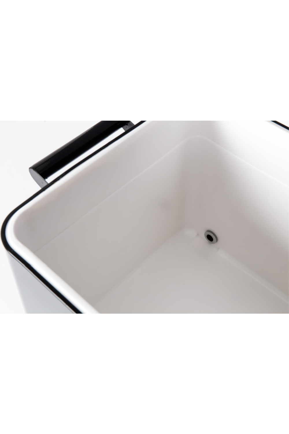 Black Cooler Chest | Zuiver Be Cool | OROA.com