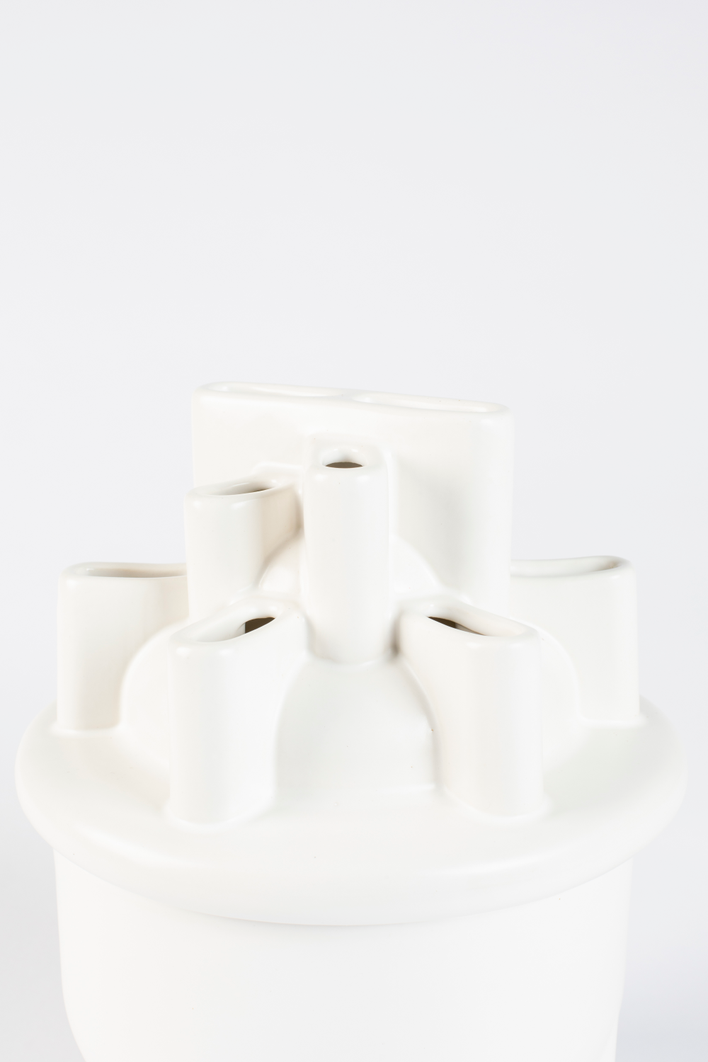 White Ceramic Modern Vase | Zuiver Bassin | OROA.com