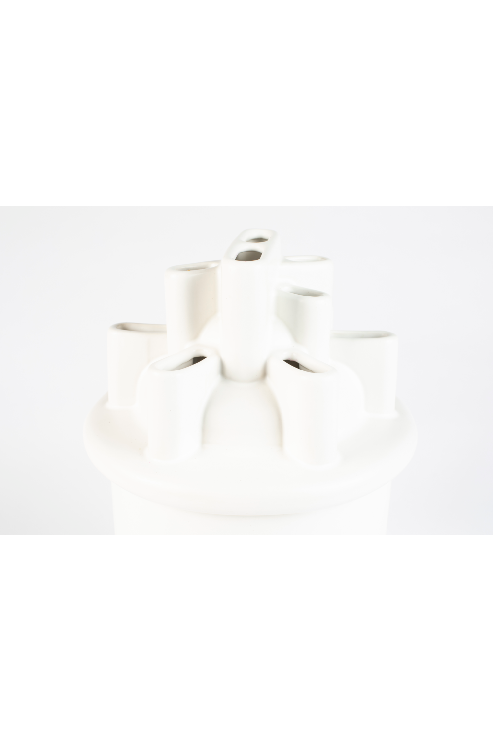 White Ceramic Modern Vase | Zuiver Bassin | OROA.com