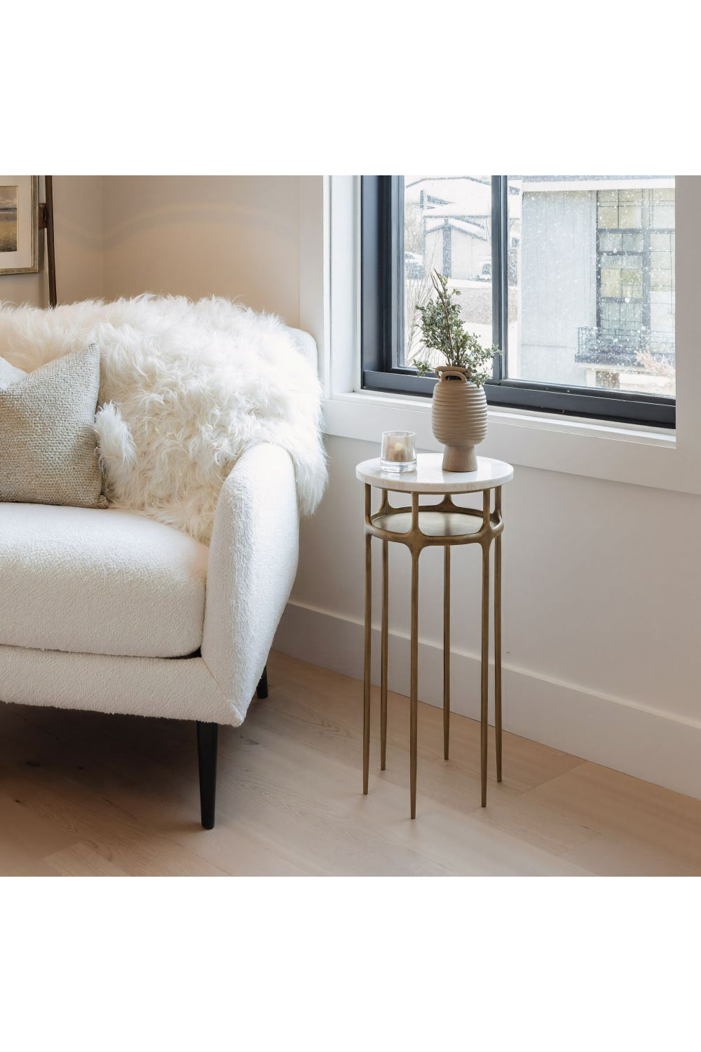 Brass Framed Marble Side Table | OROA Modern Bild | Oroa.com