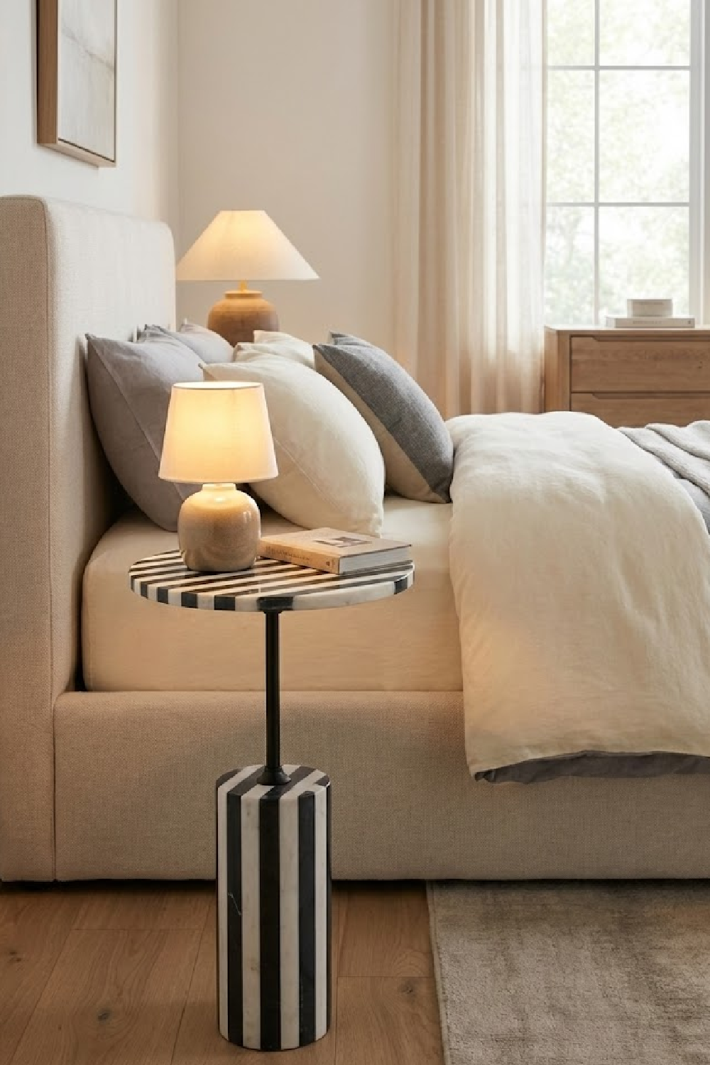 Stripes Marble Side Table | OROA Modern Regles | Oroa.com