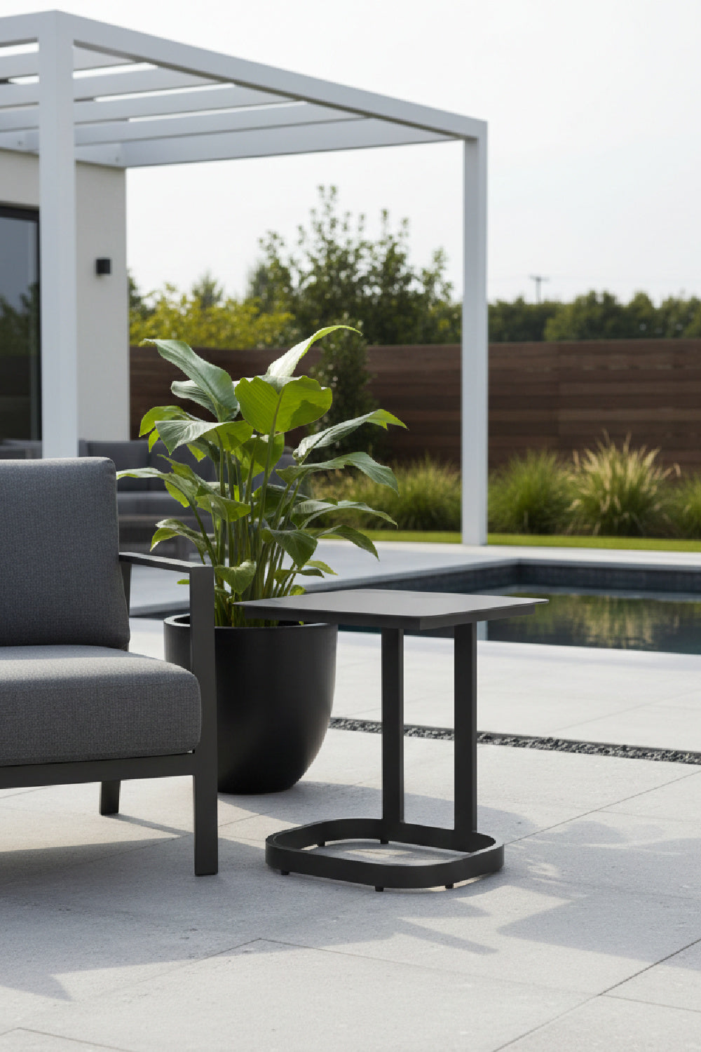 Outdoor Aluminum End Table | OROA Modern Friss | Oroa.com