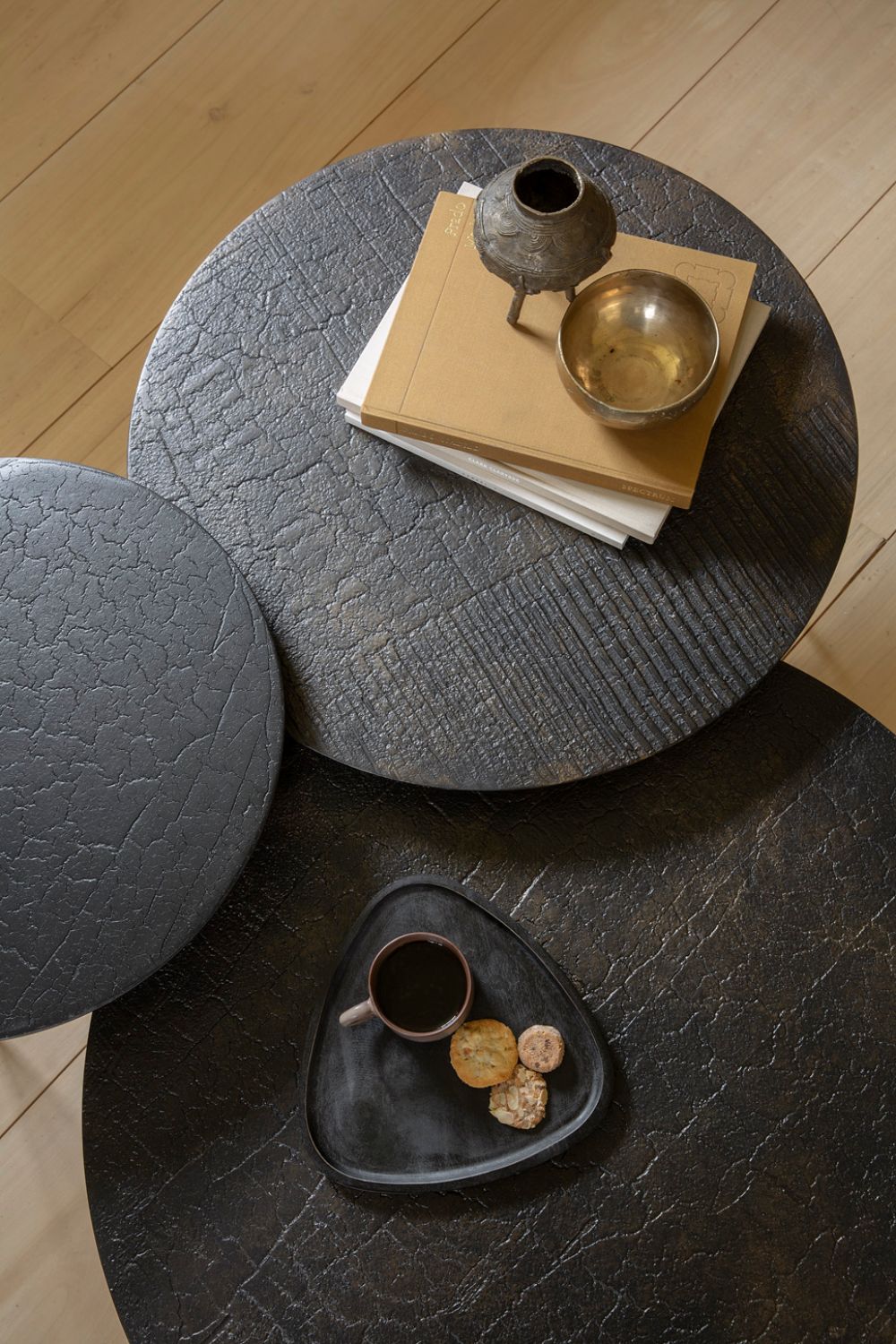 Round Coffee Table | Ethnicraft Luna | OROA.COM