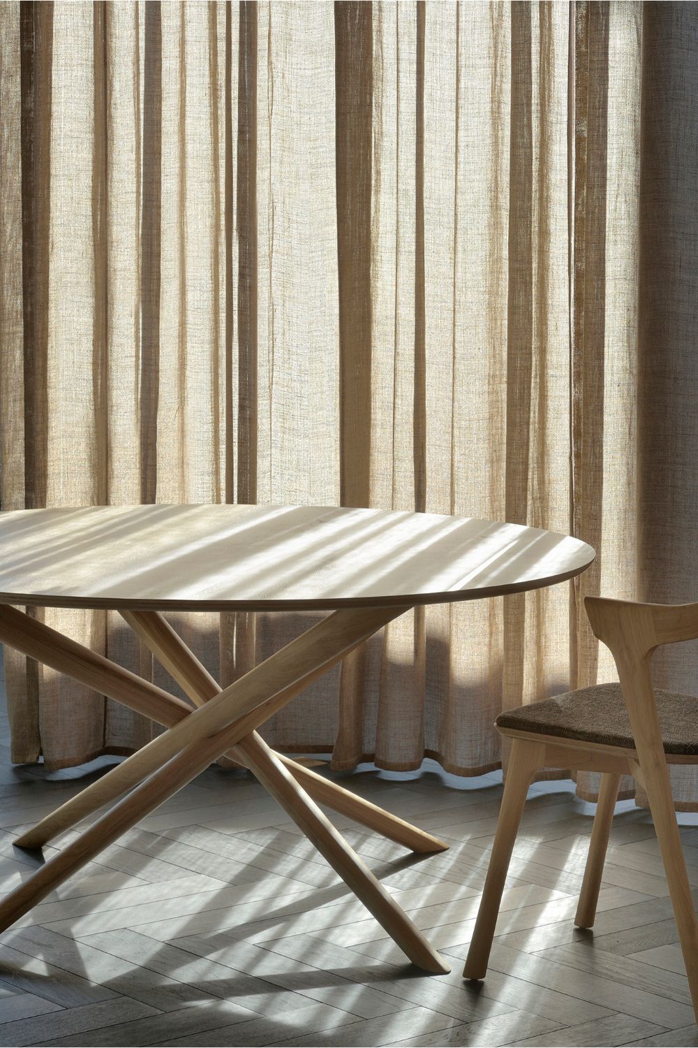 Round Dining Table | Ethnicraft Mikado | OROA