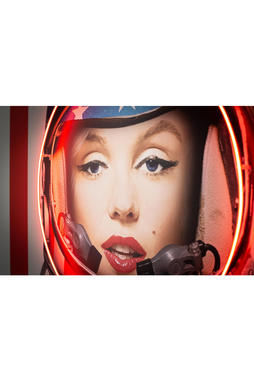 Iconic Retro Neon Artwork | Andrew Martin Marilyn Astronaut | Oroa.com