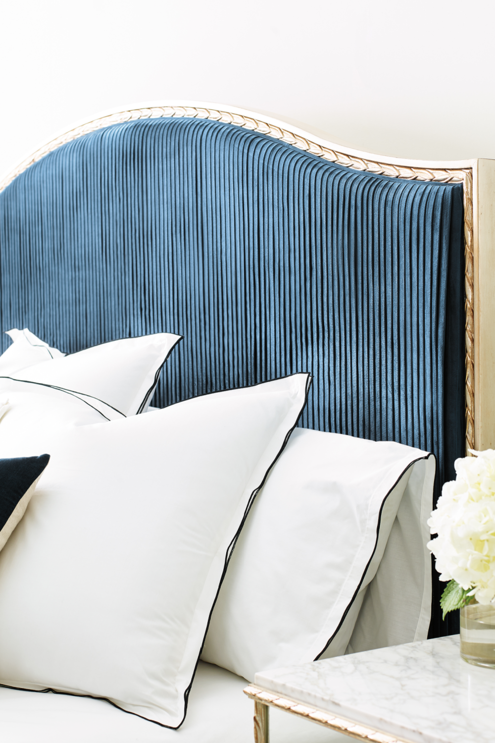 Blue Modern Platform Bed | Caracole Fontainebleau | Oroa.com