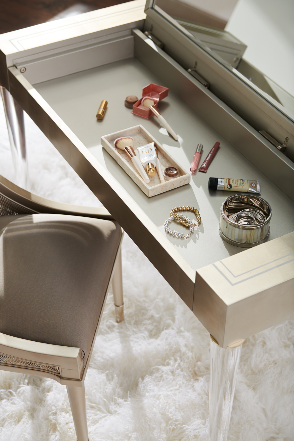 Modern Vanity Desk | Oroa.com
