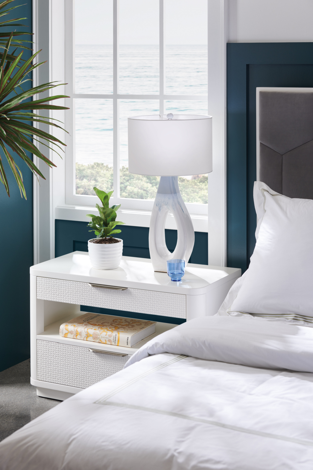White Bedside Table | Oroa.com