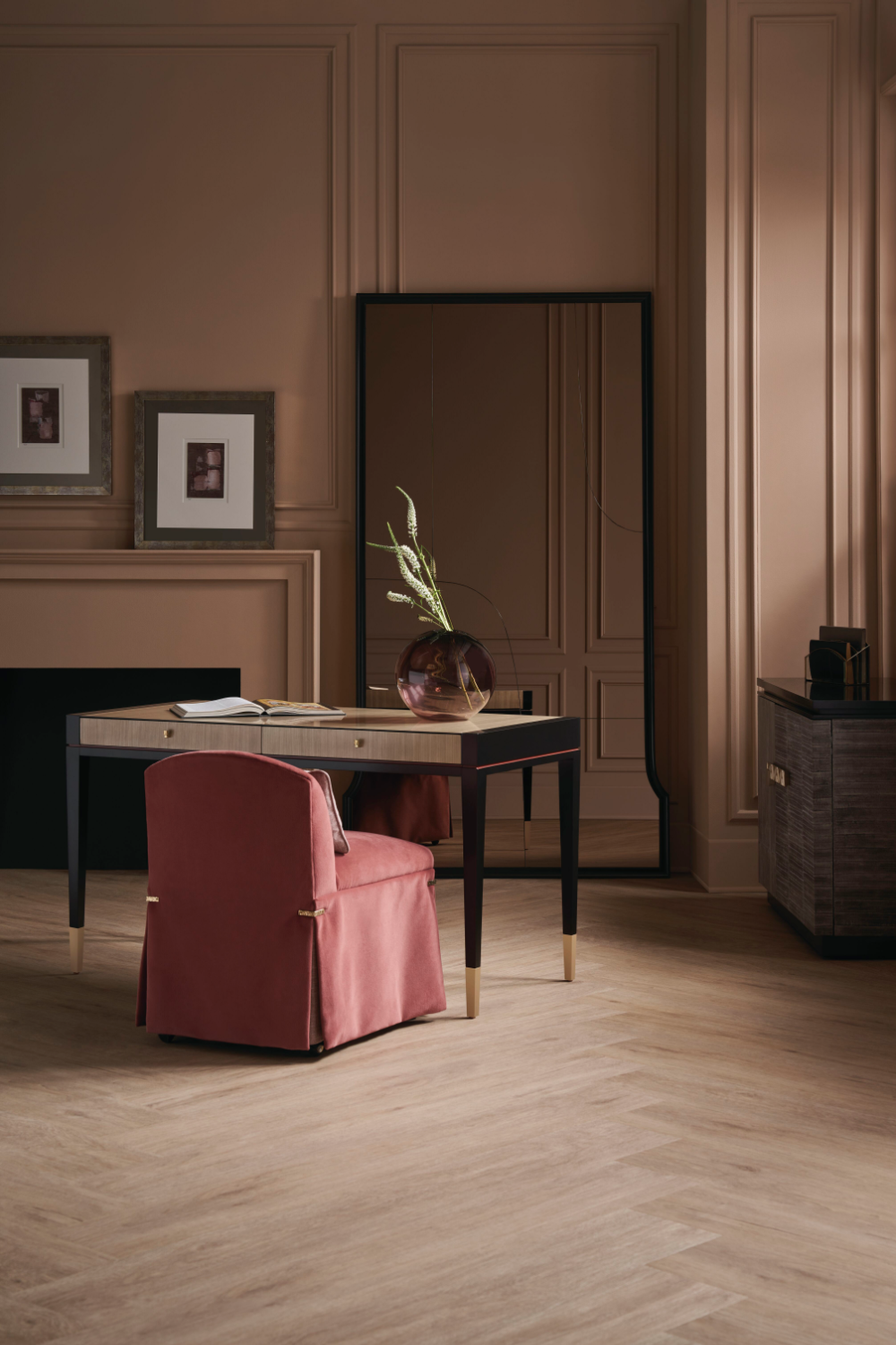 Camelback Accent Chair | Oroa.com