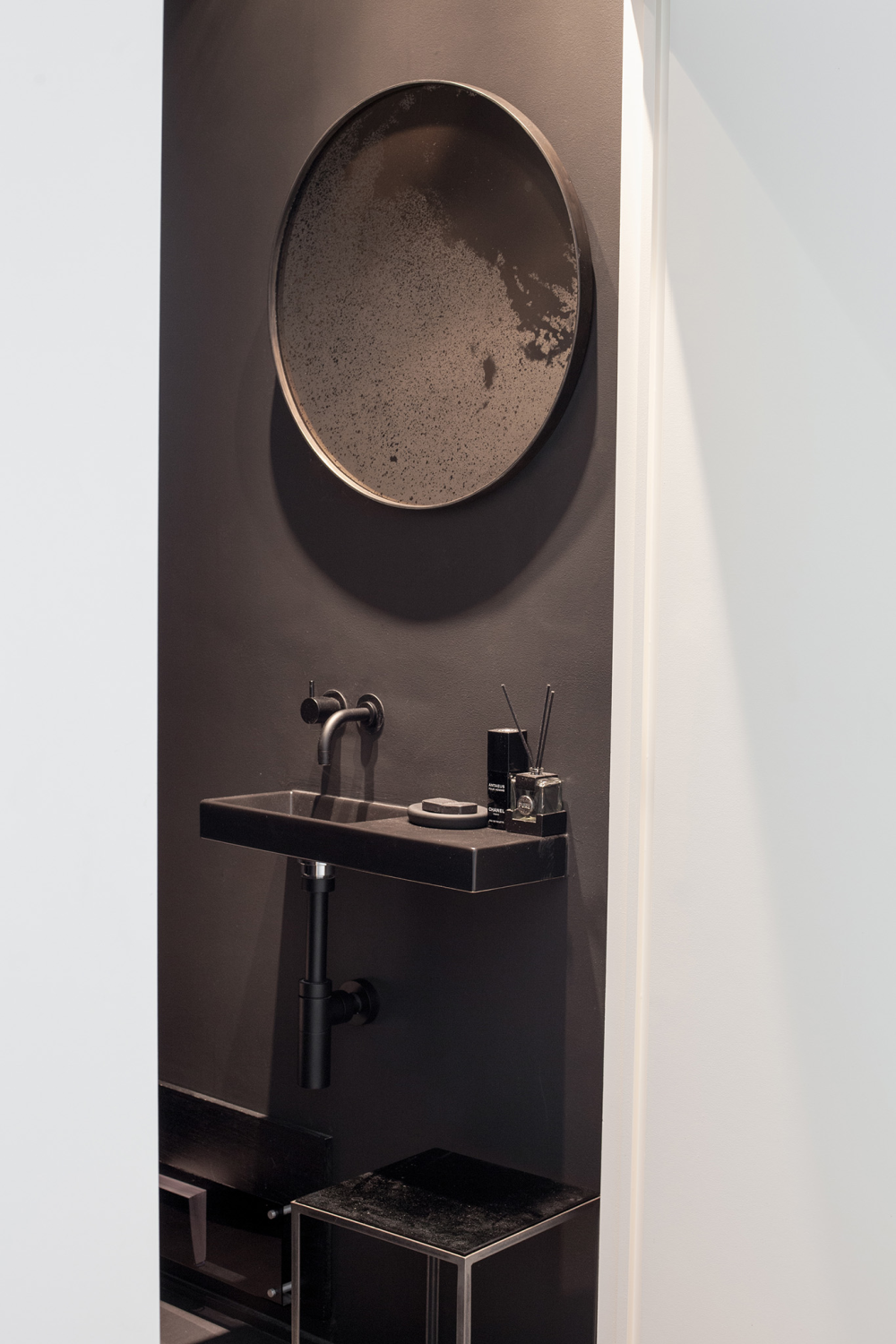 Round Wall Mirror | Ethnicraft Bronze | OROA TRADE