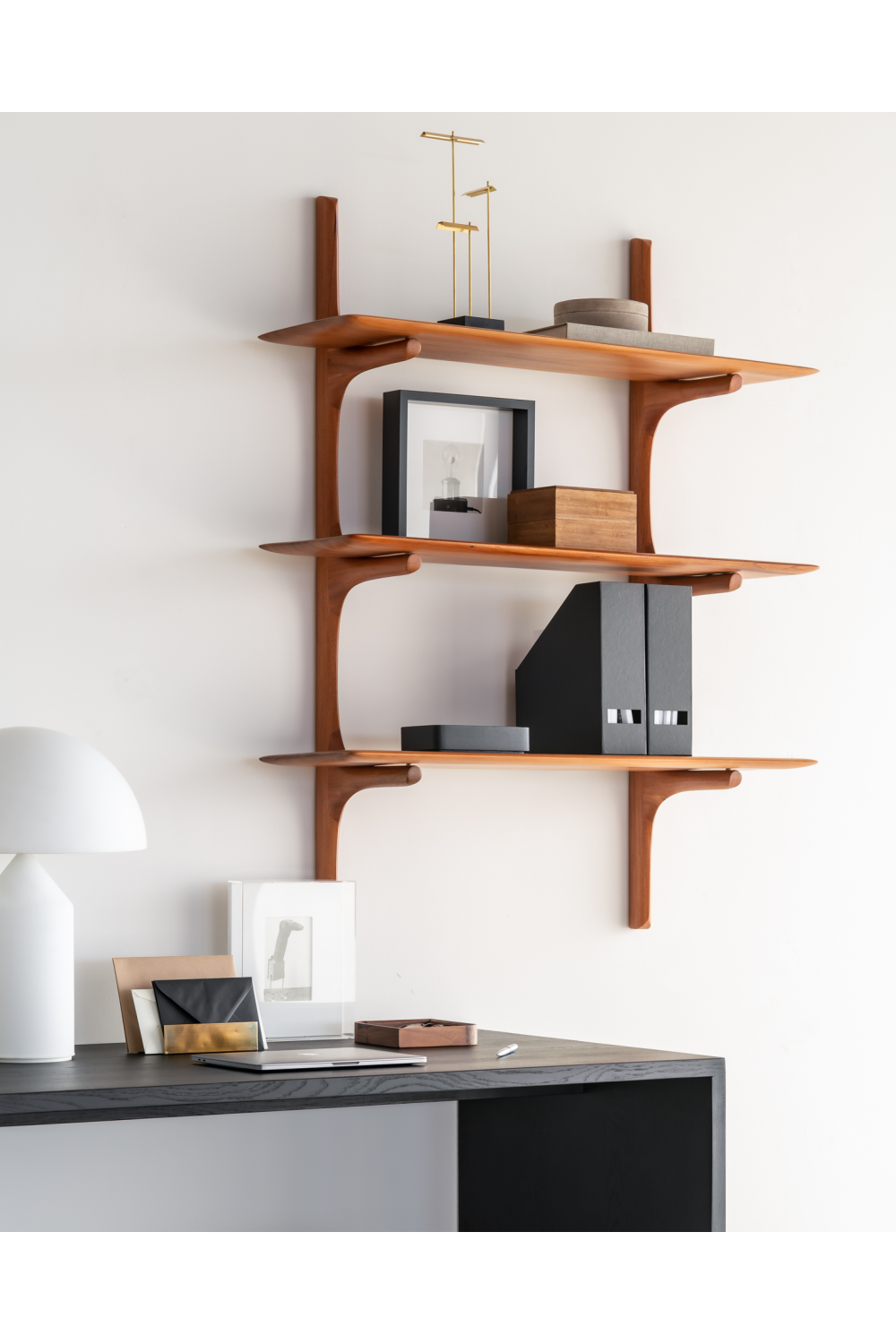 Varnished Mahogany Wall Shelf | Ethnicraft PI | Oroa.com