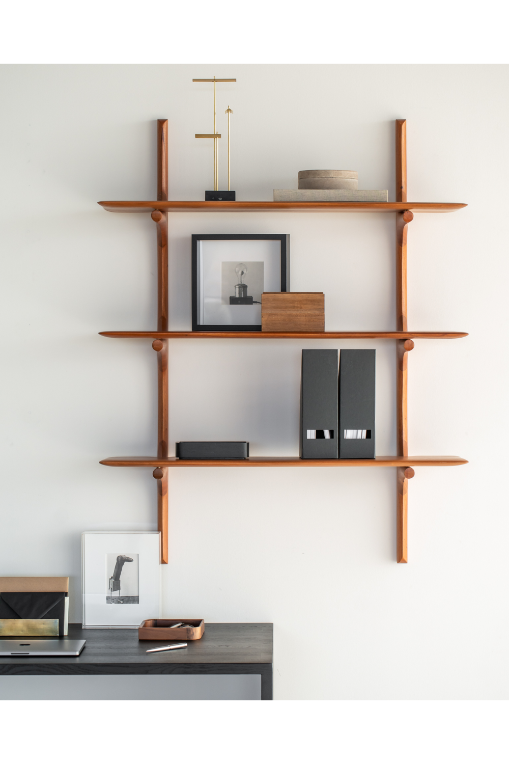 Varnished Mahogany Wall Shelf | Ethnicraft PI | Oroa.com