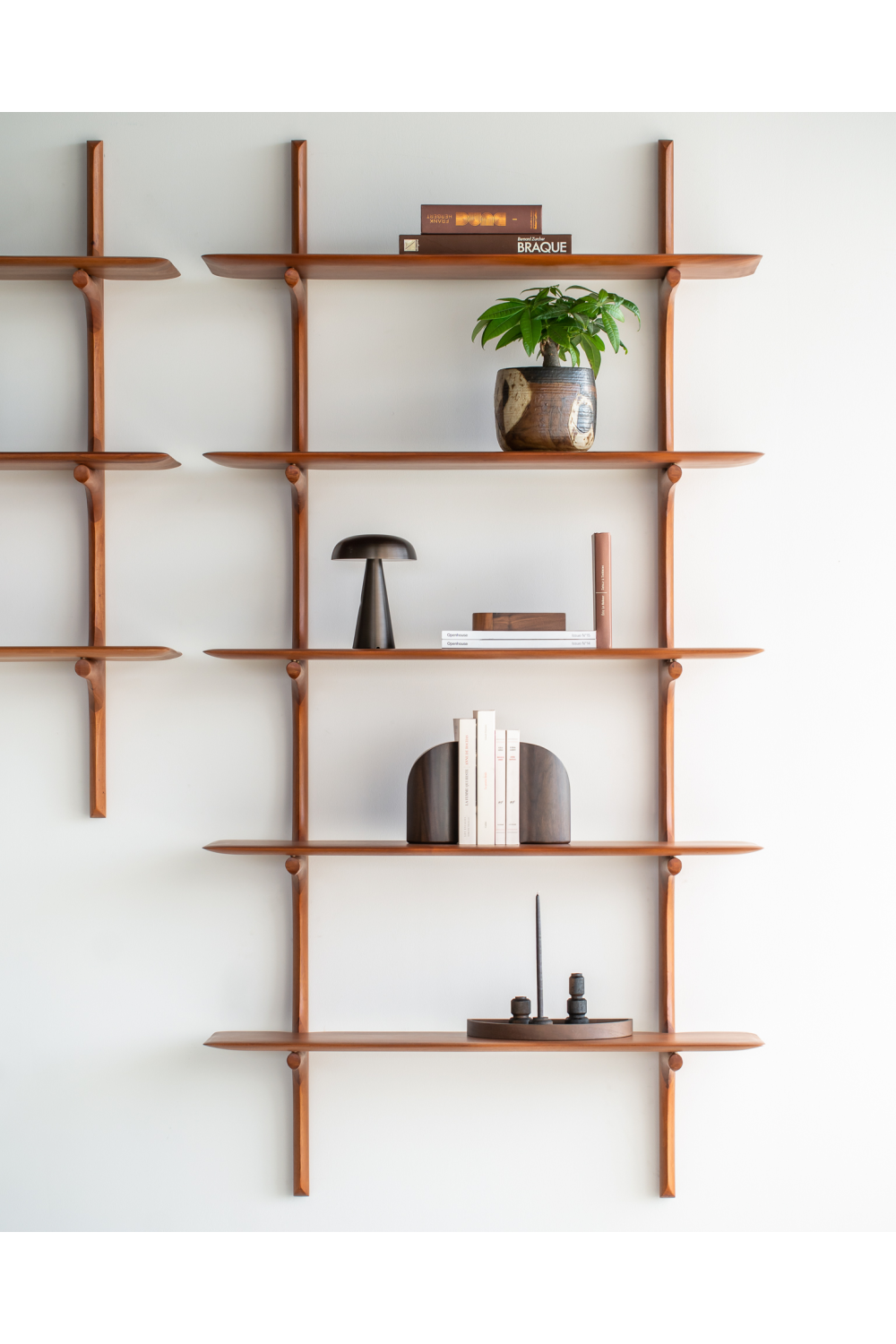 Varnished Mahogany Wall Shelf | Ethnicraft PI | Oroa.com