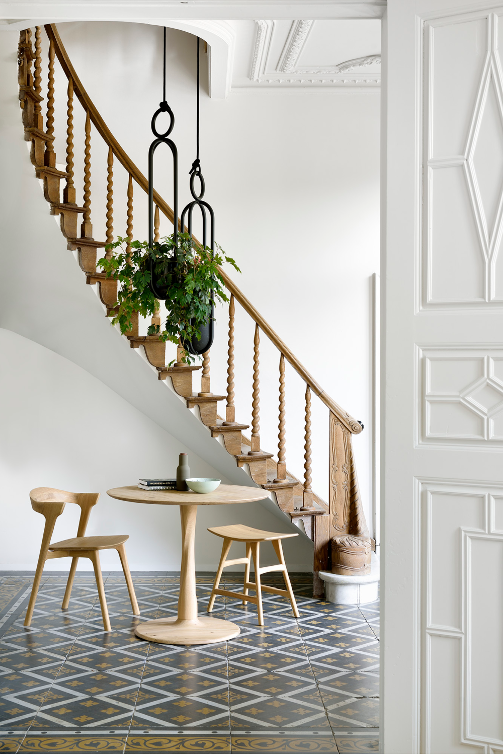 Pedestal Dining Table | Ethnicraft Torsion | Oroa.com