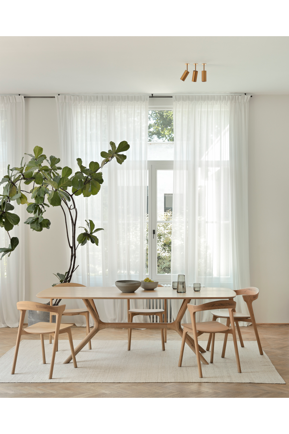 Cross Leg Oak Dining Table | Ethnicraft Oak | OROA.COM