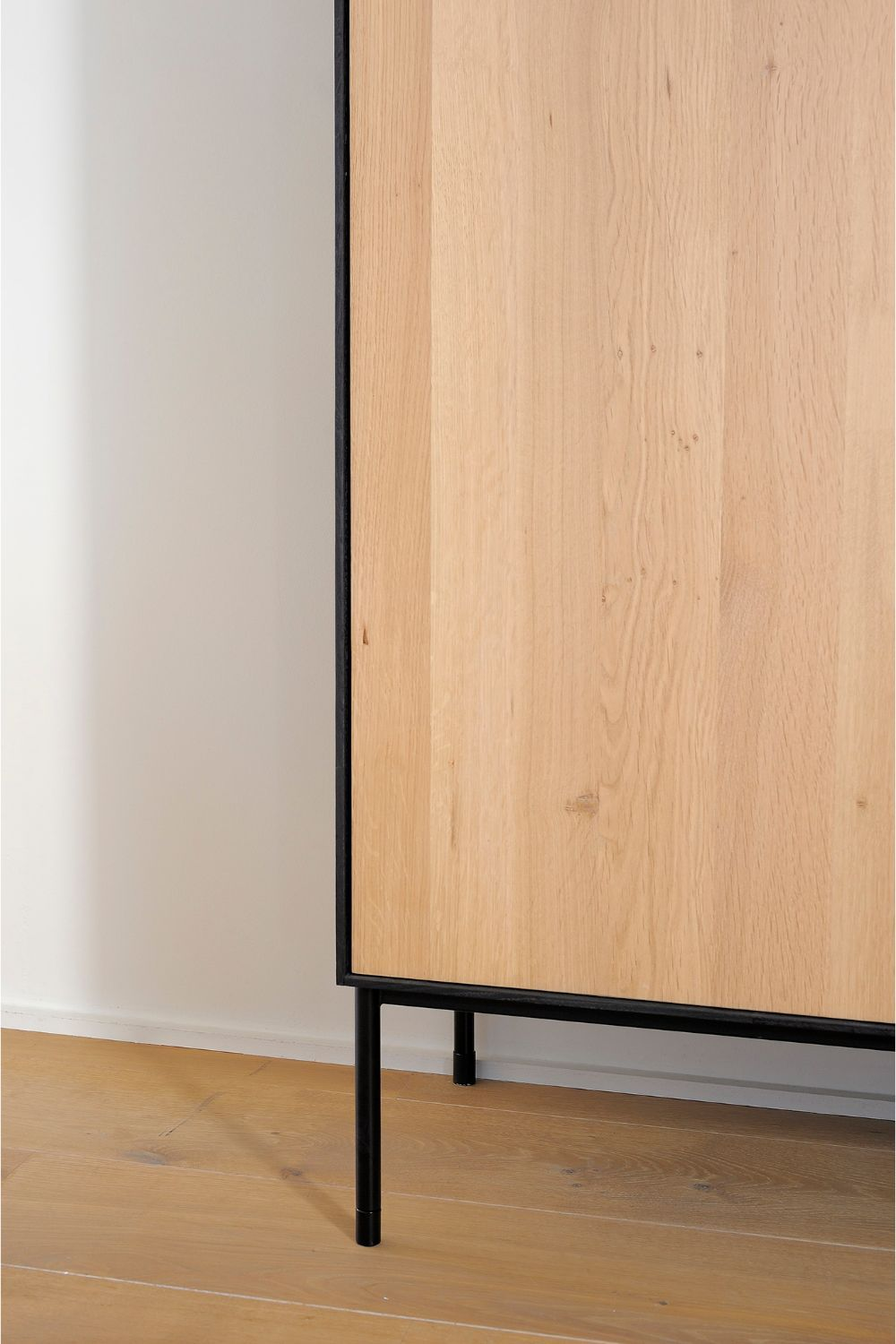 1-Door Oak Wood Cabinet | Ethnicraft Blackbird | OROA