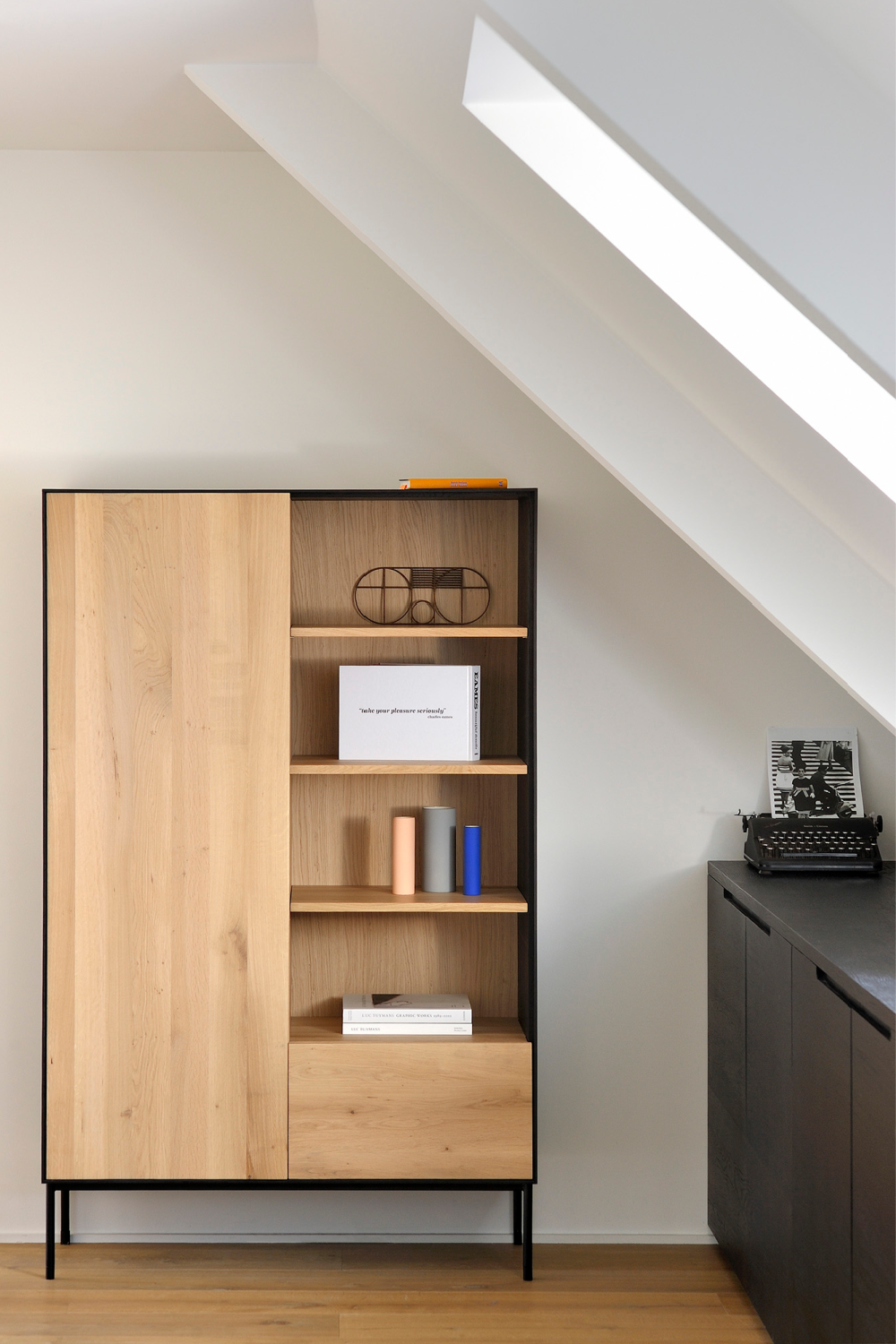 1-Door Oak Wood Cabinet | Ethnicraft Blackbird | OROA