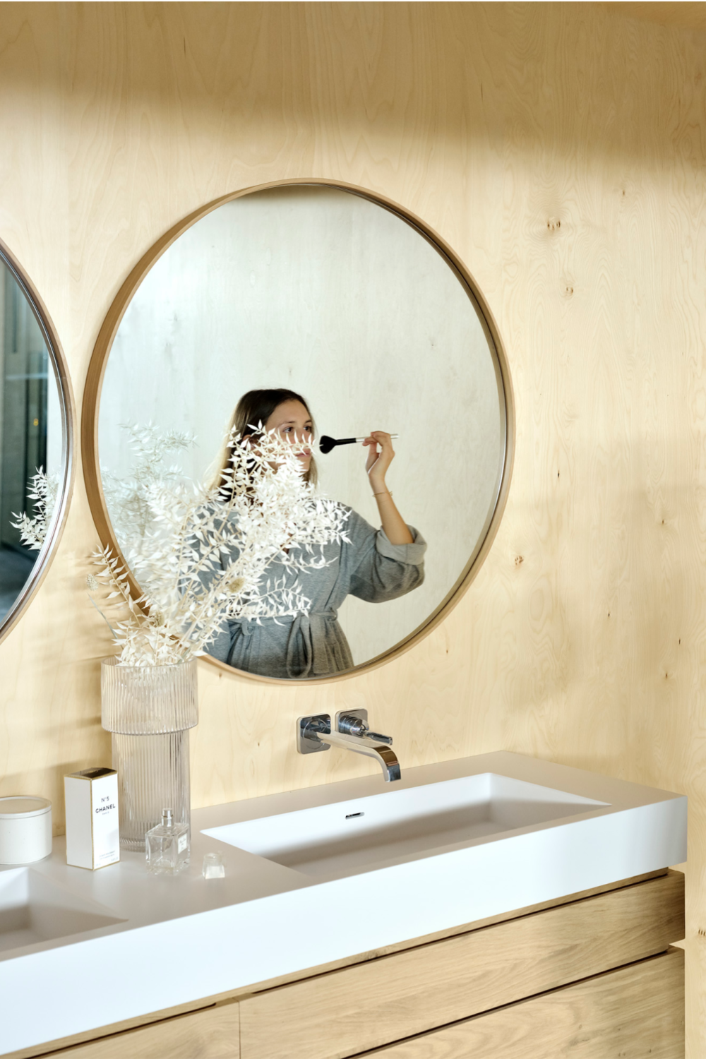 Oak Round Wall Mirror | Ethnicraft Layers | OROA TRADE