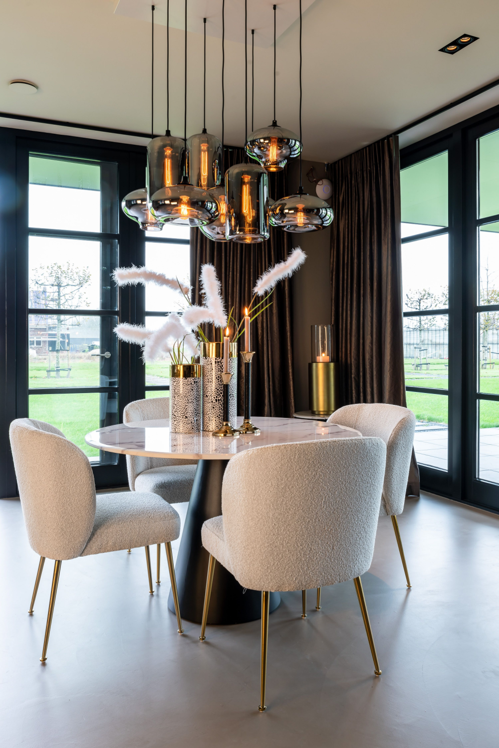 Round White Marble Pedestal Dining Table | Oroa.com
