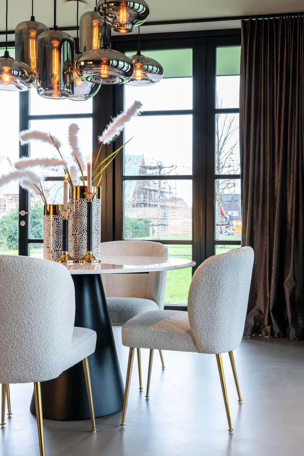 Round White Marble Pedestal Dining Table | Oroa.com