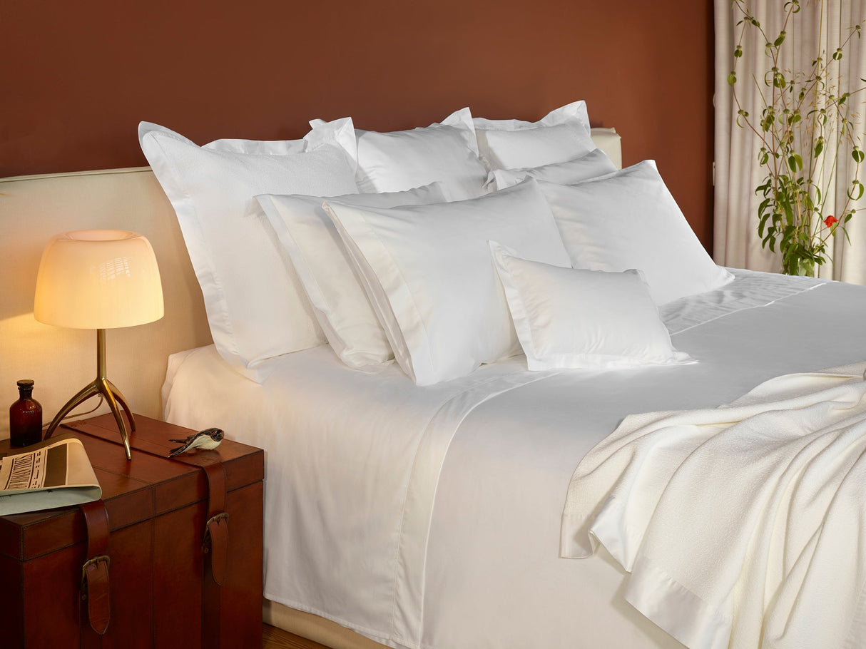 430TC Sateen Hemstitched Pillowcase Set | Amalia Home Suave | Oroa.com