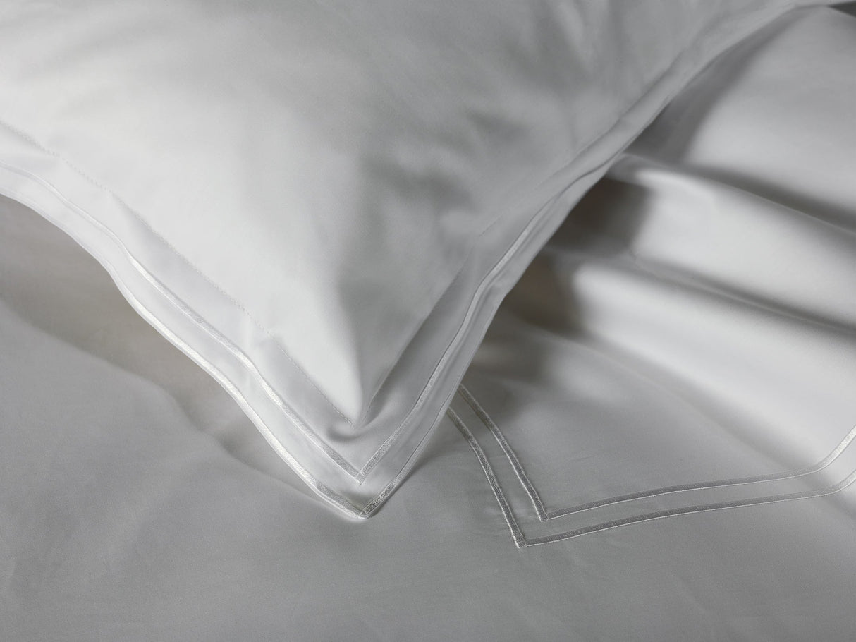 700TC Sateen Duvet Cover | Amalia Home Sereno | Oroa.com