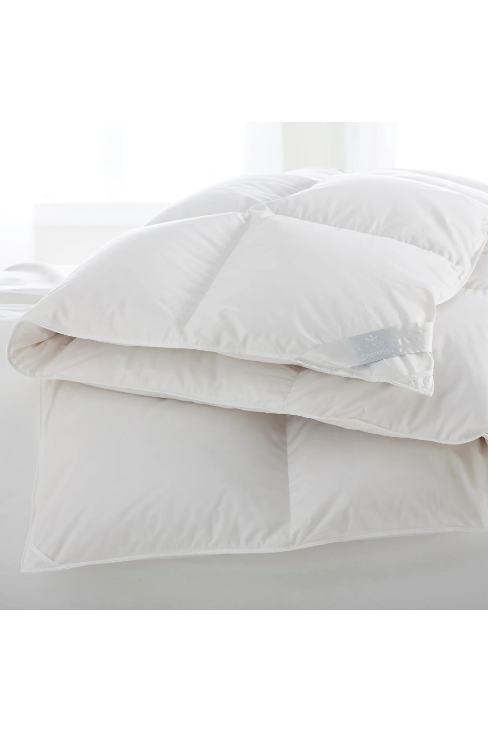 White Nano Sateen Cotton Comforter | Scandia Chamonix | Oroa.com