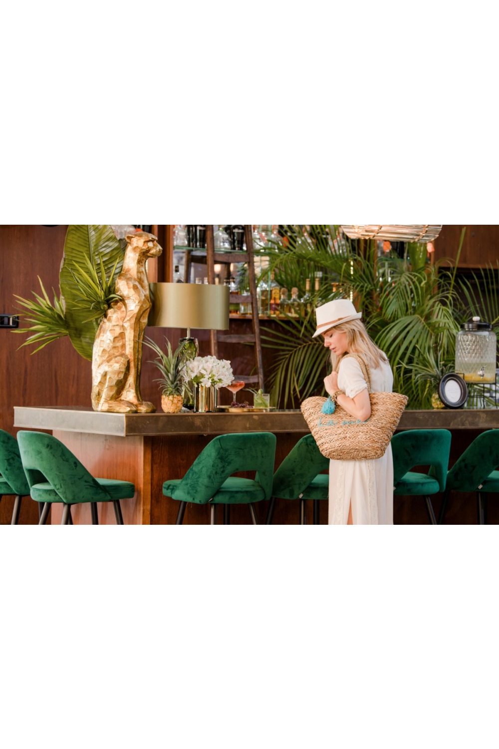 Velvet Bar Stool | Eichholtz Avorio | Oroa.com