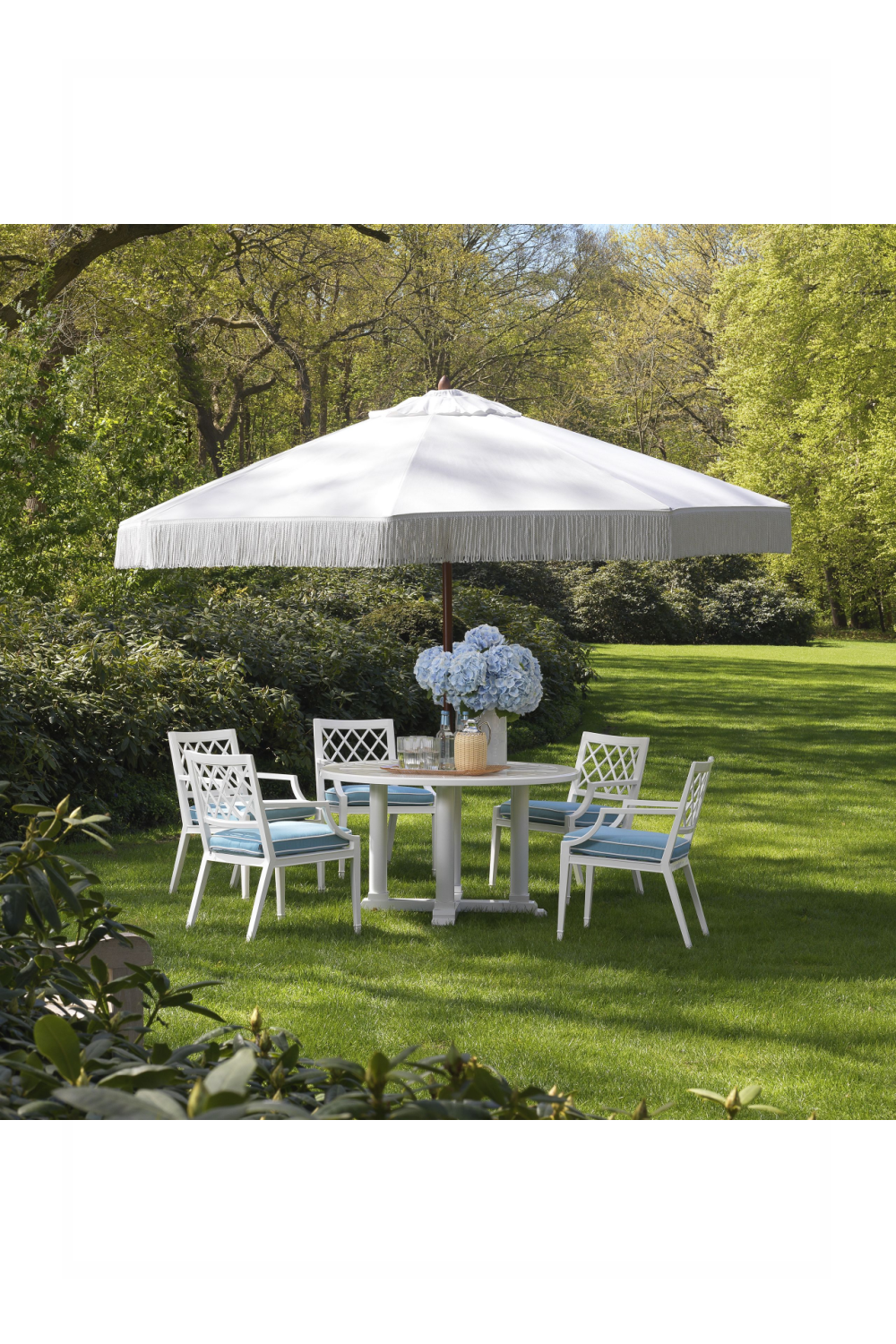 White Round Outdoor Dining Table S | Eichholtz Bell Rive | Oroa.com
