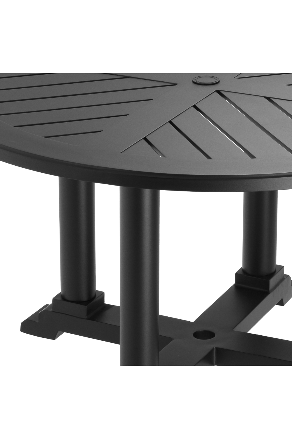 White Round Outdoor Dining Table S | Eichholtz Bell Rive | Oroa.com