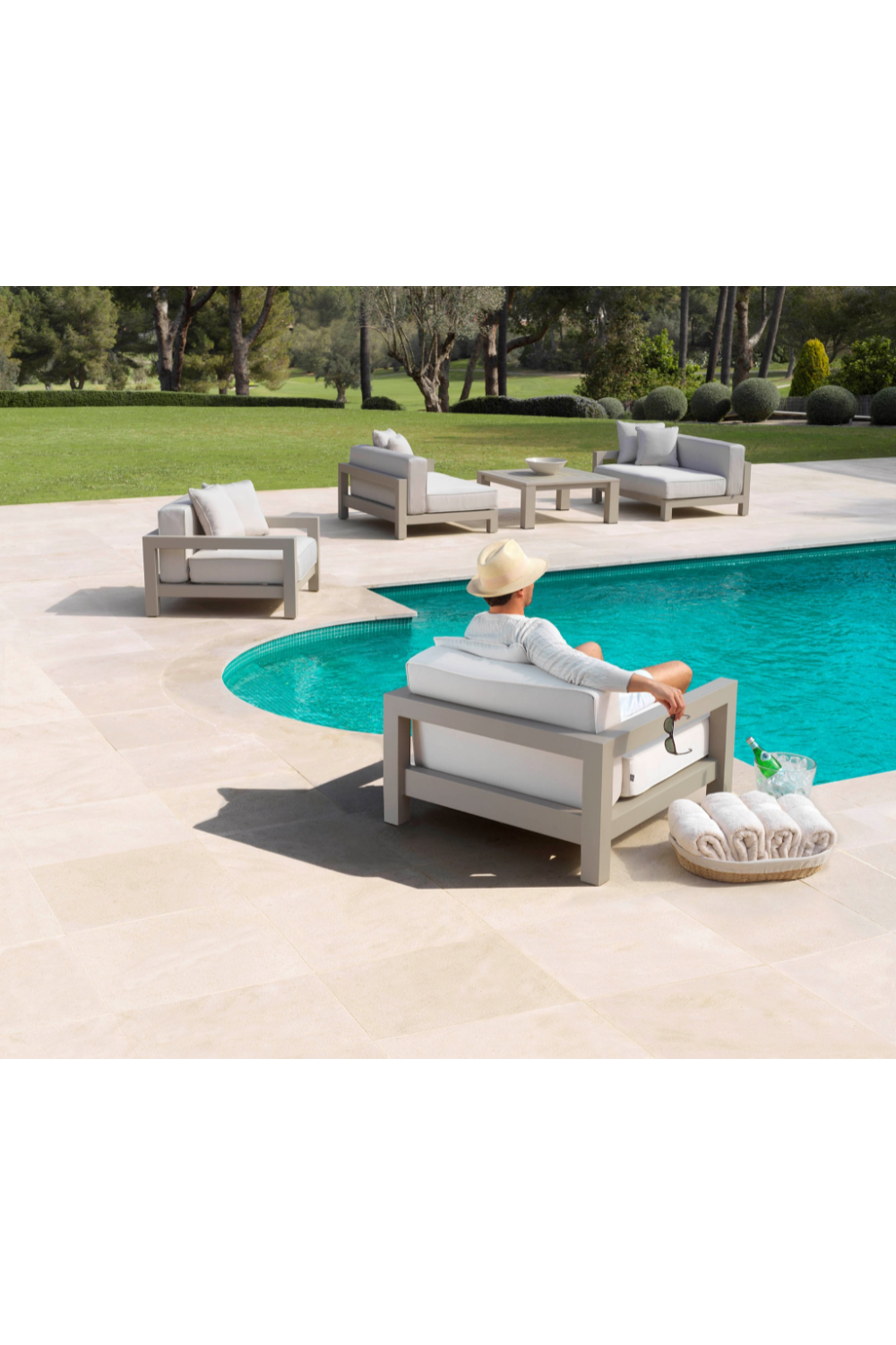 Sunbrella Outdoor Lounge Chair | Eichholtz Cap-Antibes | Oroa.com