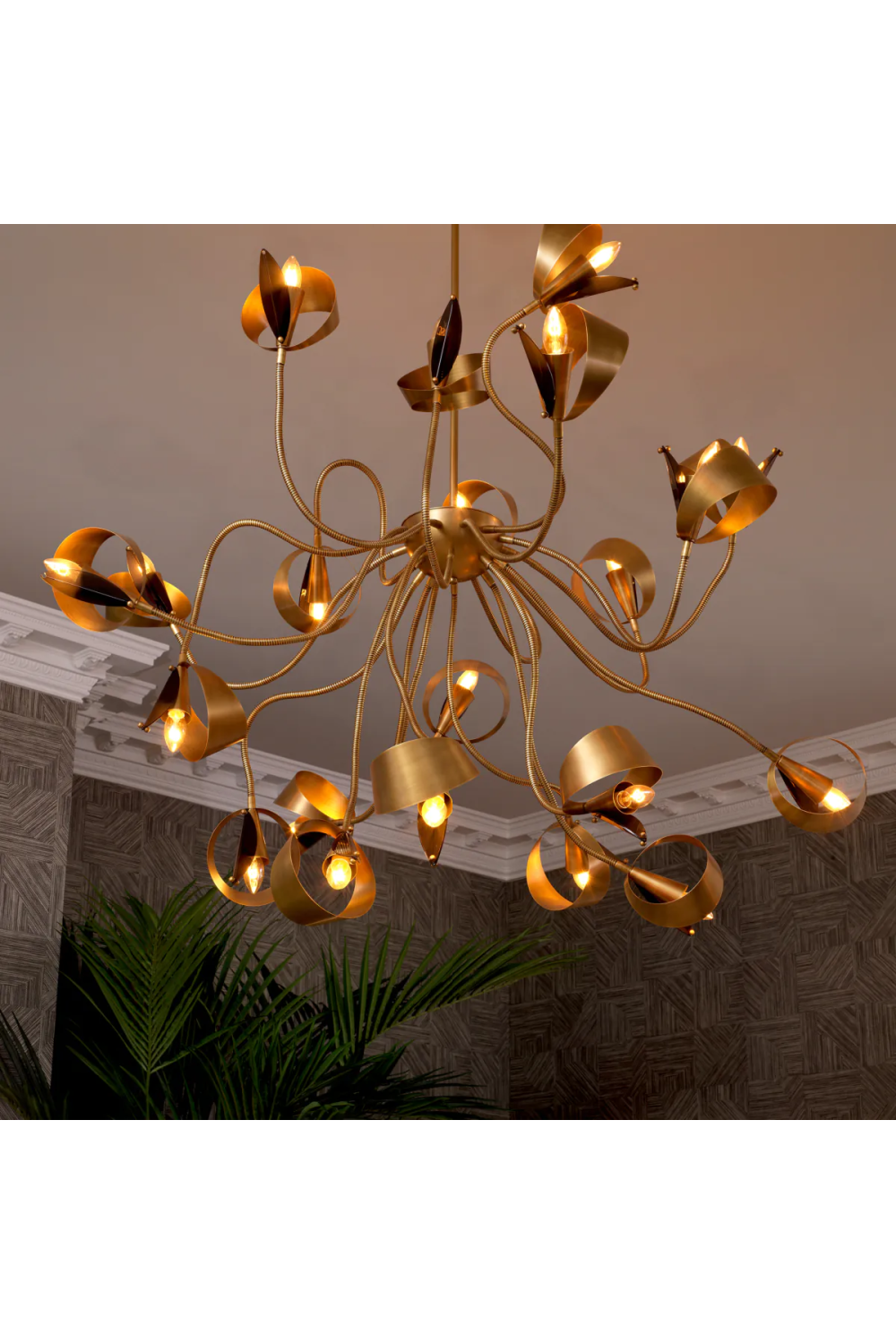 Antique Brass Chandelier | Eichholtz Corrientes | Oroa.com