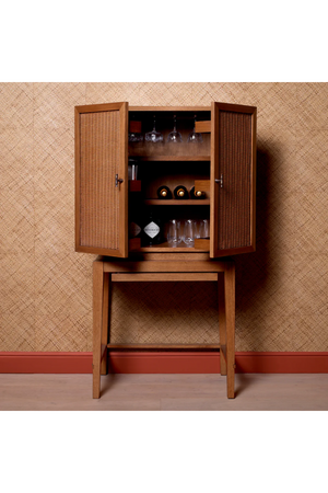 Caramel Oak 2-Door Bar Cabinet | Eichholtz Borchard | Oroa.com