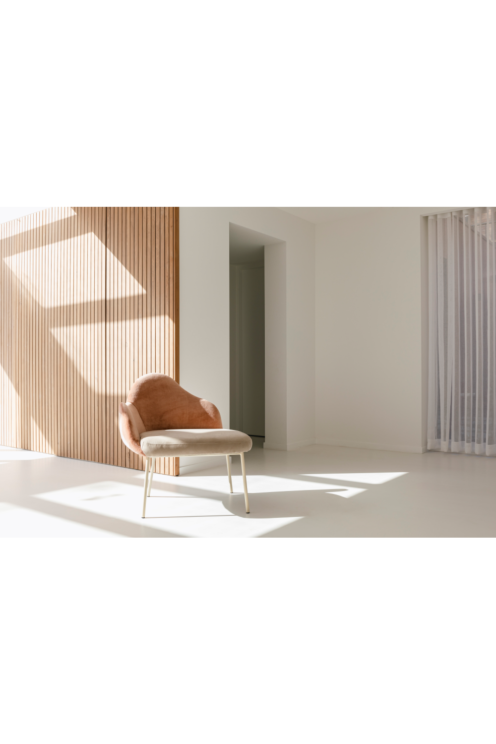 Pink Modern Lounge Chair | Zuiver Friuli | OROA.com