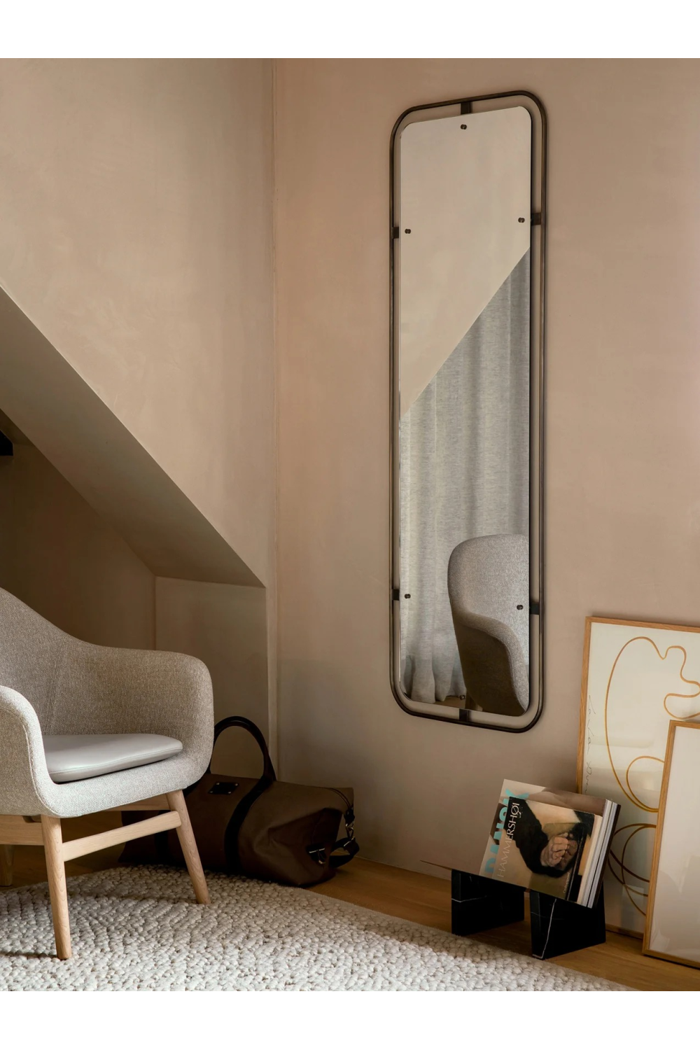 Minimalist Shell Lounge Chair | Audo Copenhagen Harbour | Oroa.com