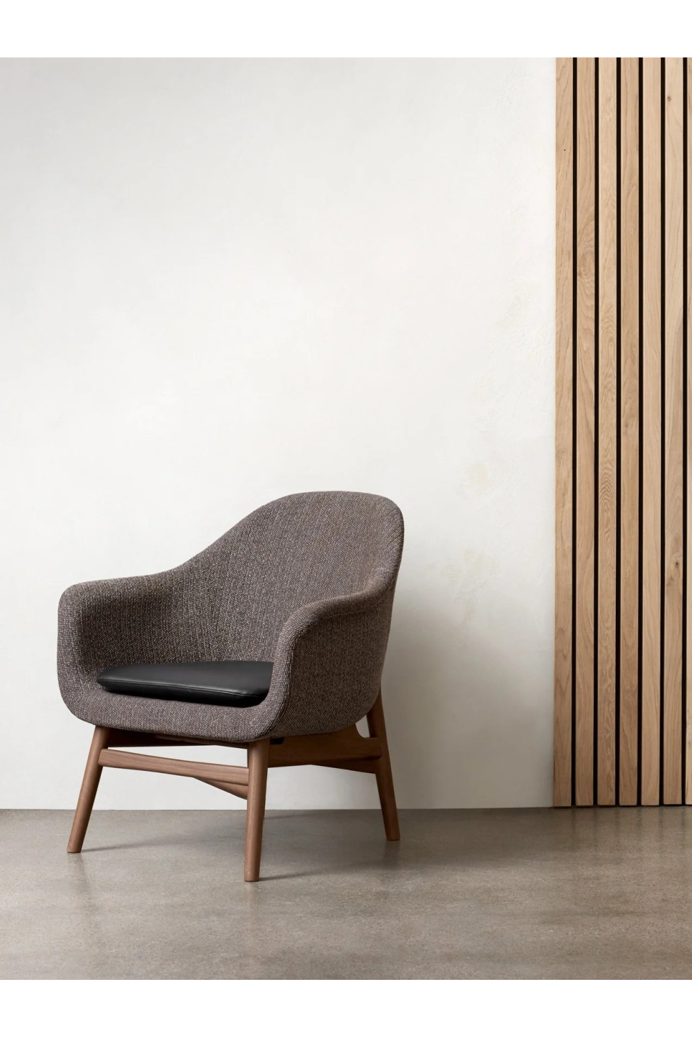 Minimalist Shell Lounge Chair | Audo Copenhagen Harbour | Oroa.com