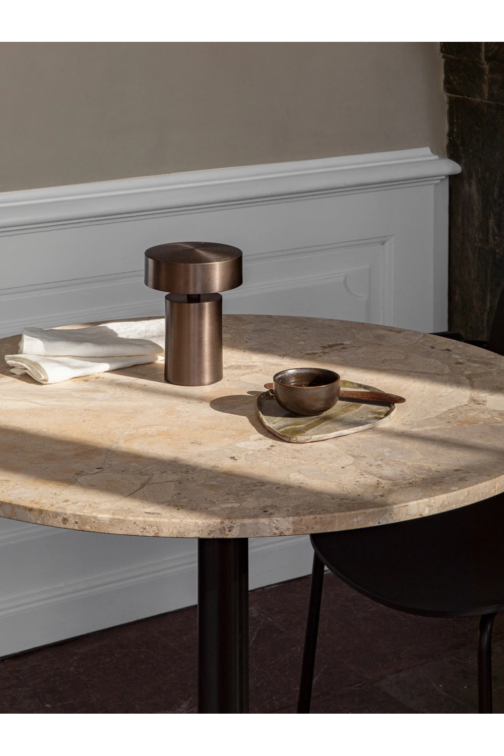 Star-Base Round Dining Table | Audo Copenhagen Harbour Column | Oroa.com
