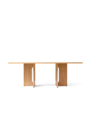 Intersecting-Base Oak Dining Table | Audo Copenhagen Androgyne | Oroa.com
