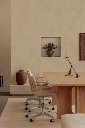 Intersecting-Base Oak Dining Table | Audo Copenhagen Androgyne | Oroa.com