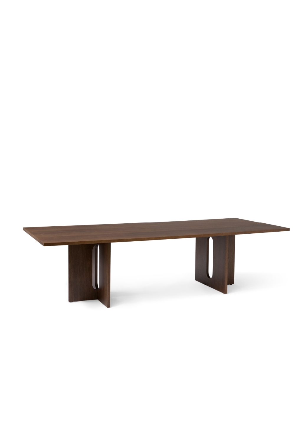 Intersecting-Base Oak Dining Table | Audo Copenhagen Androgyne | Oroa.com