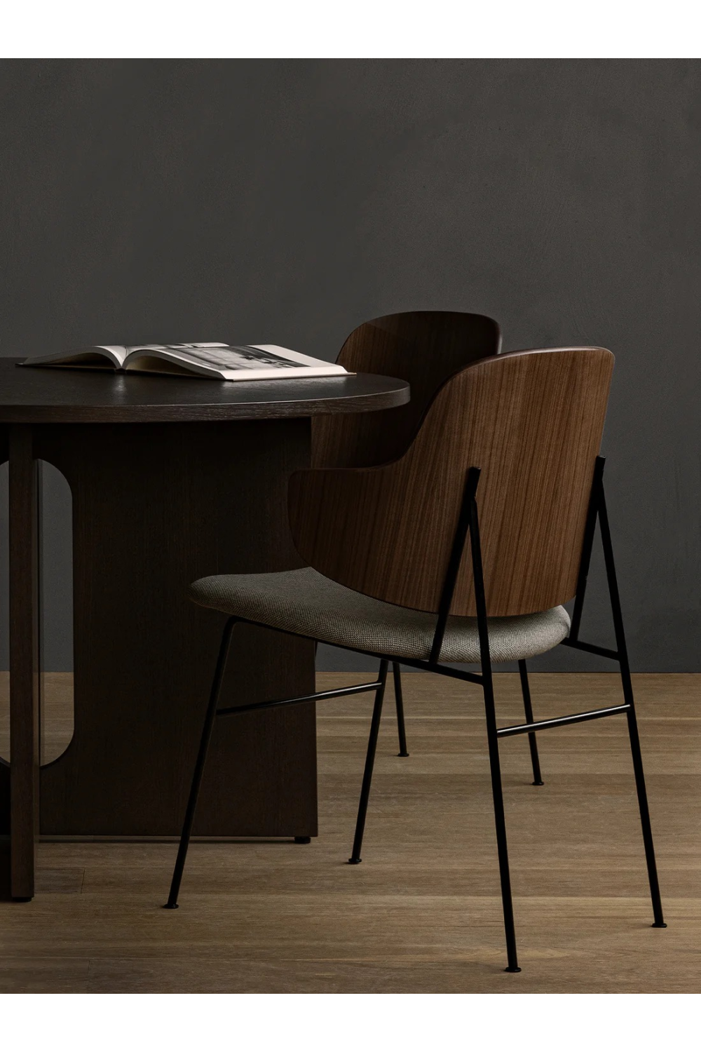 Wooden-Back Dining Chair | Audo Copenhagen The Penguin | Oroa.com