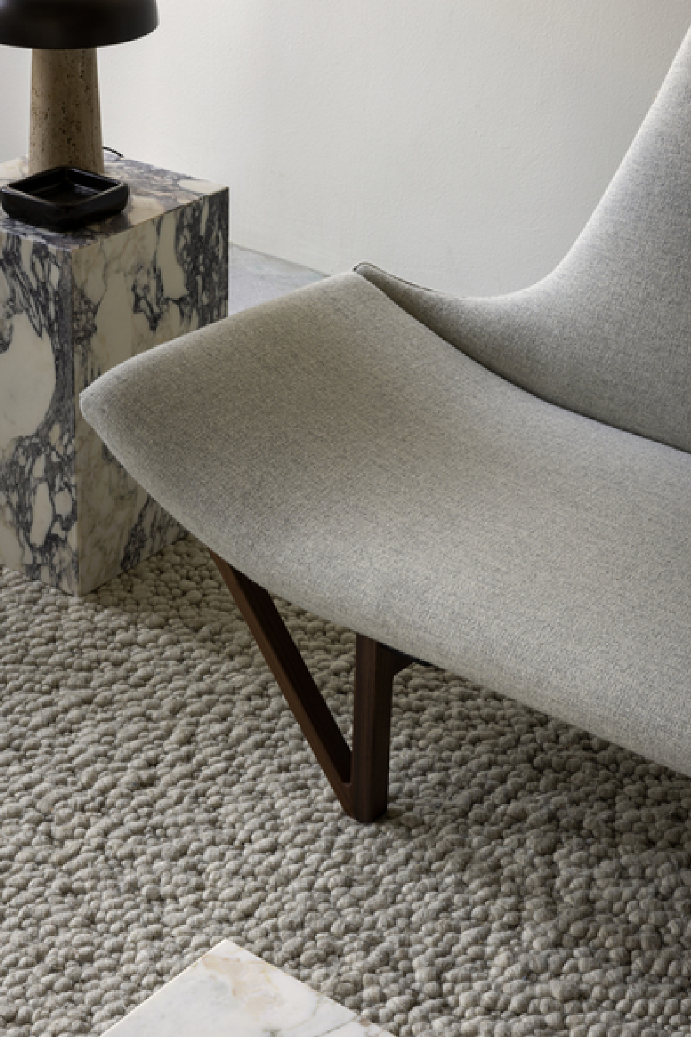 Wooden V-Leg Sofa | Audo Copenhagen Pagode | Oroa.com