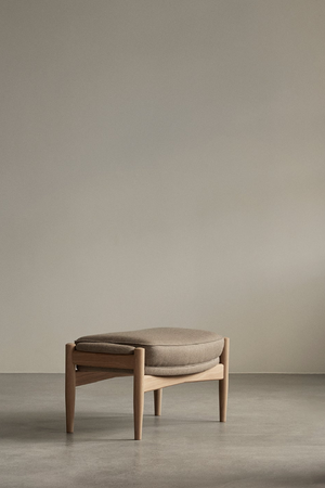 Wooden Leg Padded Ottoman | Audo Copenhagen The Seal