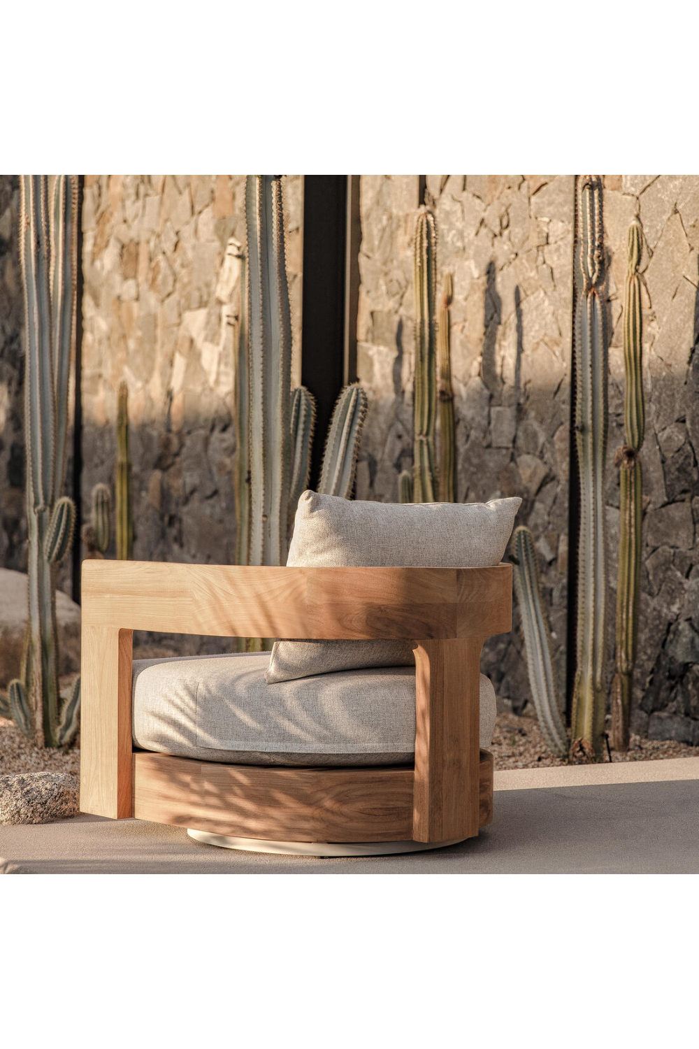 Outdoor Swivel Lounge Chair | Andrew Martin Caicos | Oroa.com