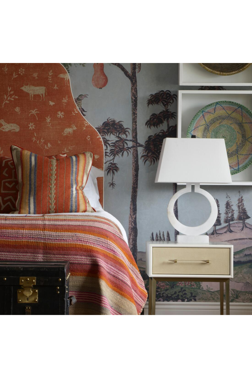 White Circular Base Modern Table Lamp | Andrew Martin Ring Form | Oroa.com